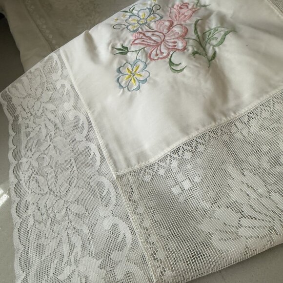 Vintage Tablecloth Hand Embroidery Lace Square Pattern White Floral 88x65” - Picture 9 of 16